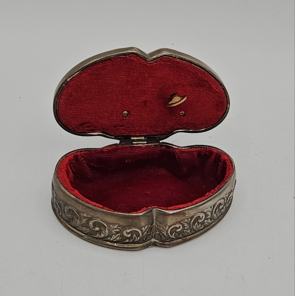 Rare vintage Music Box with Two Hearts/ Vintage Silver Plated Metal Trinket Box - Picture 8 of 13